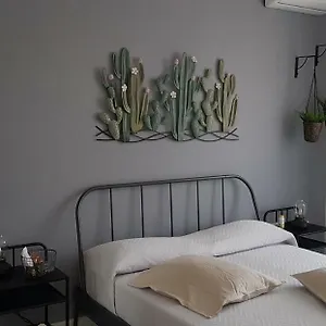 https://little-rose-guest-house.it-romehotels.com